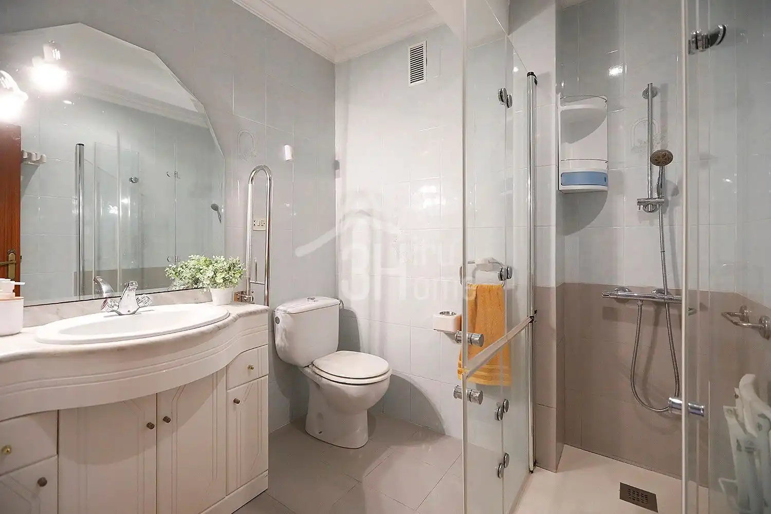 Baño de Piso en venta en Irun  con Calefacción y Trastero