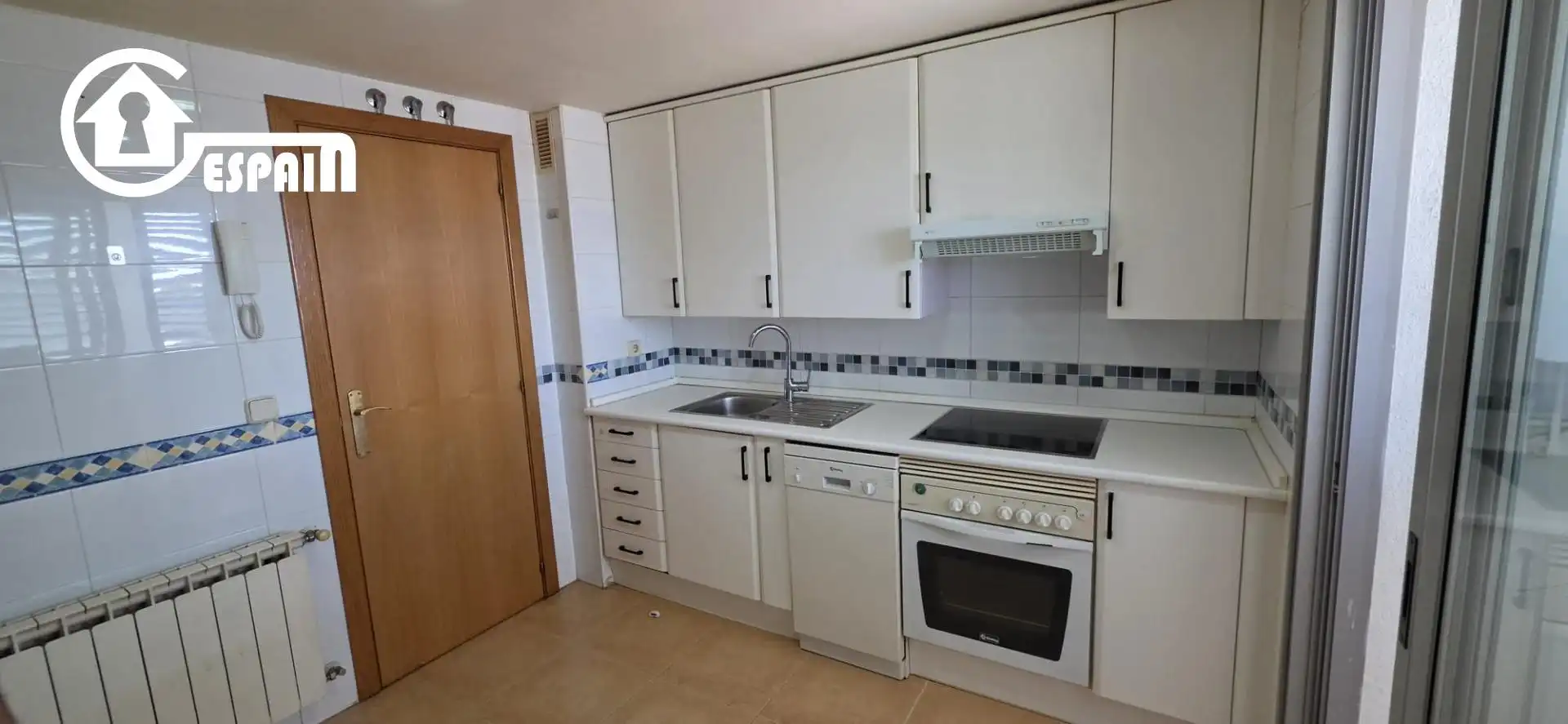 Küche von Wohnung zum Verkauf in Madrid mit Klimaanlage, Heizung und Privatgarten