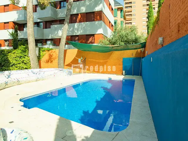 Schwimmbecken von Wohnung zum Verkauf in Madrid mit Heizung, Privatgarten und Abstellraum