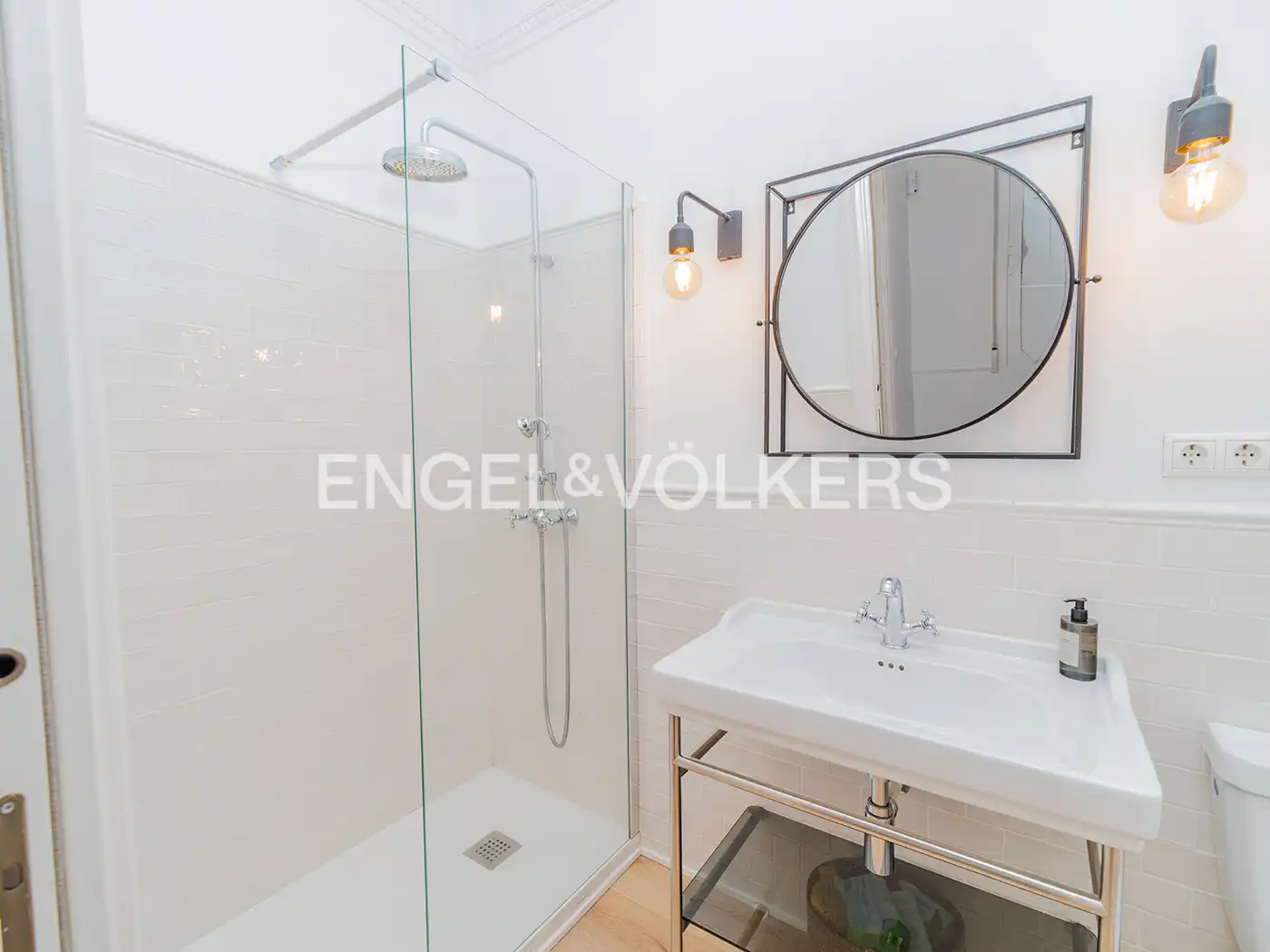 Baño de Piso en venta en Alicante / Alacant con Aire acondicionado, Calefacción y Balcón