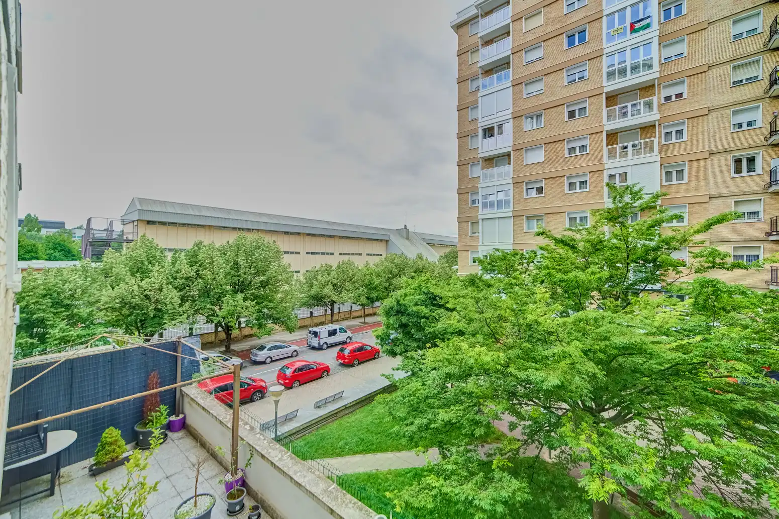 Vista exterior de Pis en venda en  Pamplona / Iruña amb Calefacció, Jardí privat i Parquet
