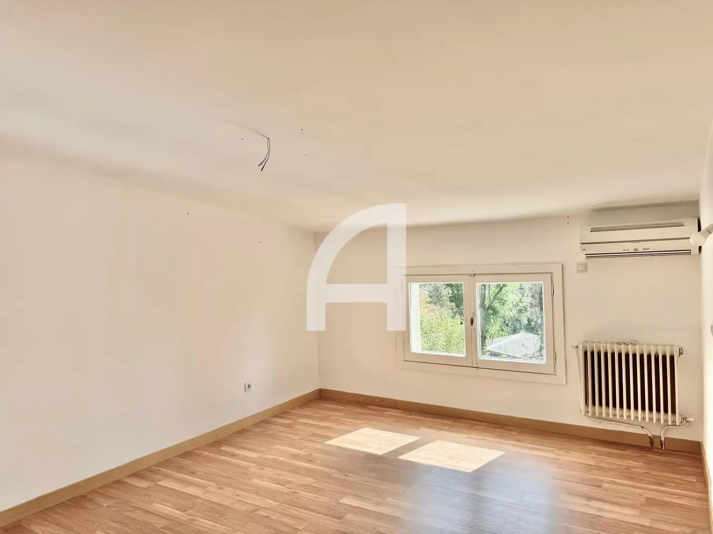 Sala de estar de Casa o chalet en venta en Villanueva de la Cañada con Aire acondicionado, Calefacción y Jardín privado