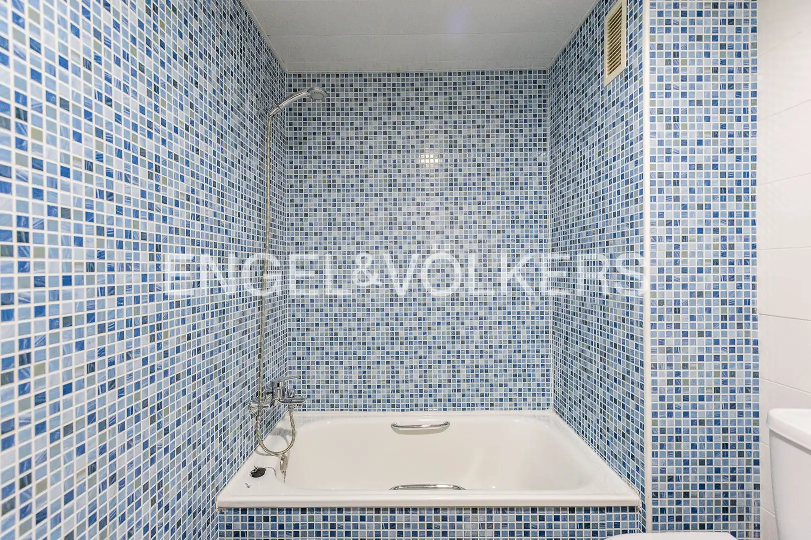 Baño de Piso en venta en Sabadell con Aire acondicionado, Calefacción y Jardín privado