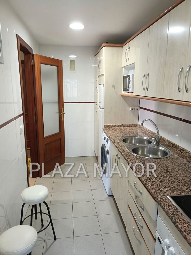 Kitchen of Flat for sale in Salamanca Capital  with Heating, Oven and Washing machine