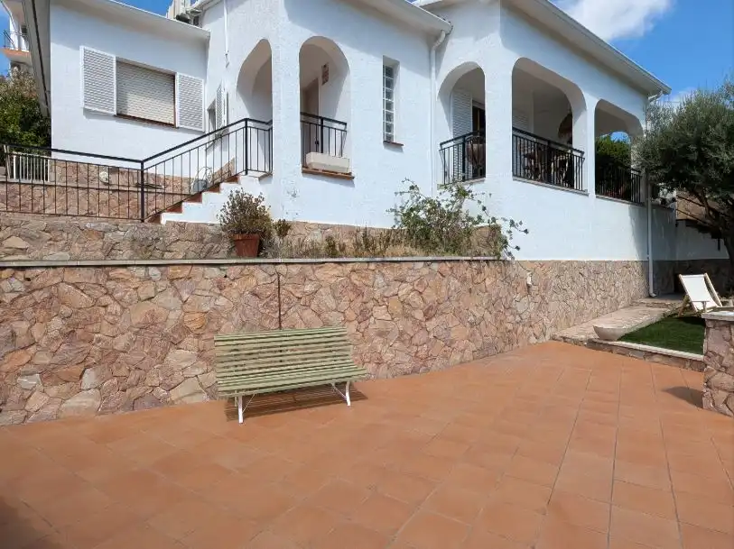 Casa amb jardí en venda a Carrer Ronda de Garbi 26, imagen 2
