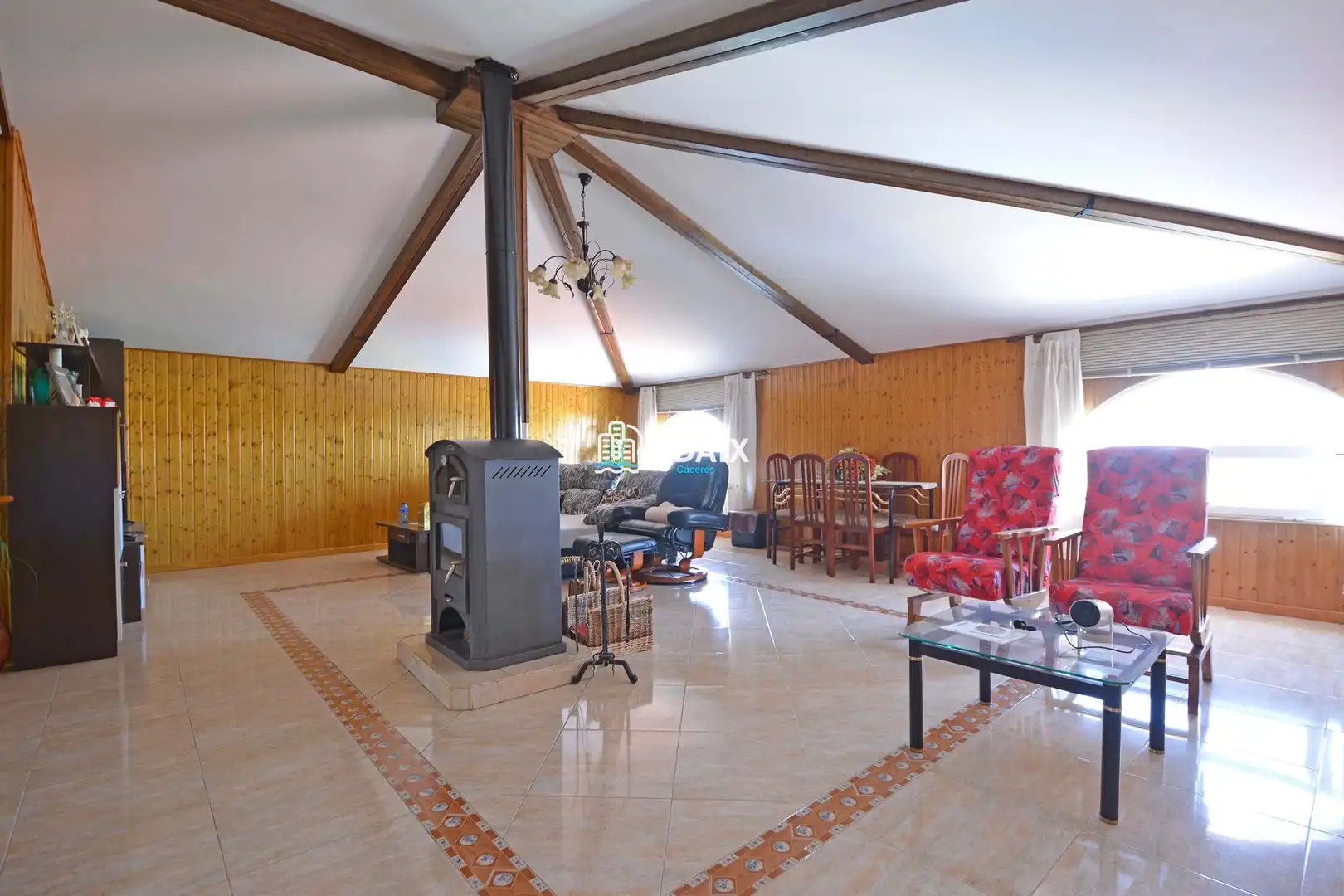 Sala d'estar de Casa o xalet en venda en Malpartida de Cáceres amb Aire condicionat, Calefacció i Jacuzzi