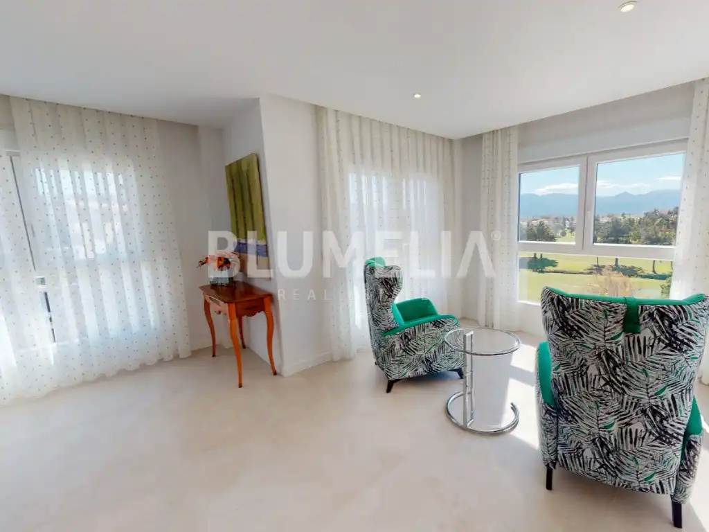 Wohnzimmer von Dachboden zum Verkauf in Oliva mit Klimaanlage, Heizung und Privatgarten