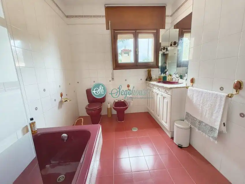 Bathroom of Houses for sale in Segovia  with Heating