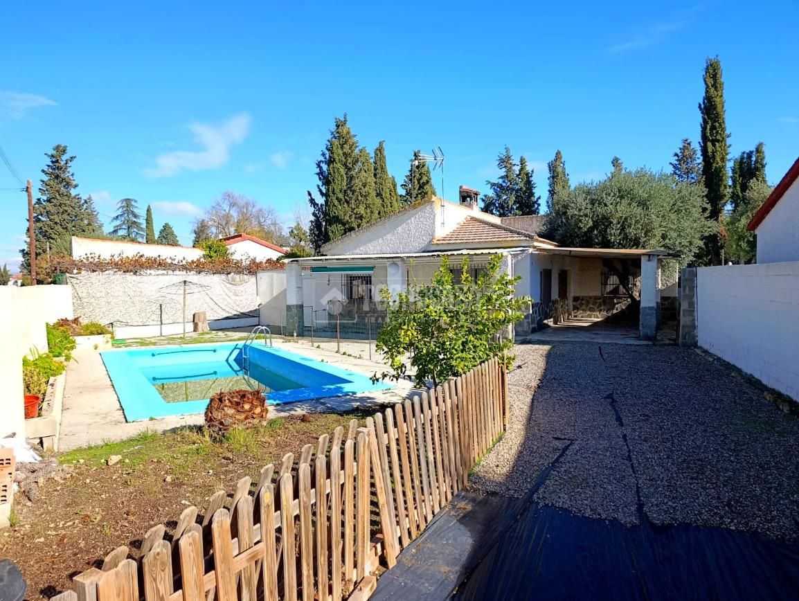 Vista exterior de Casa o xalet en venda en Las Gabias