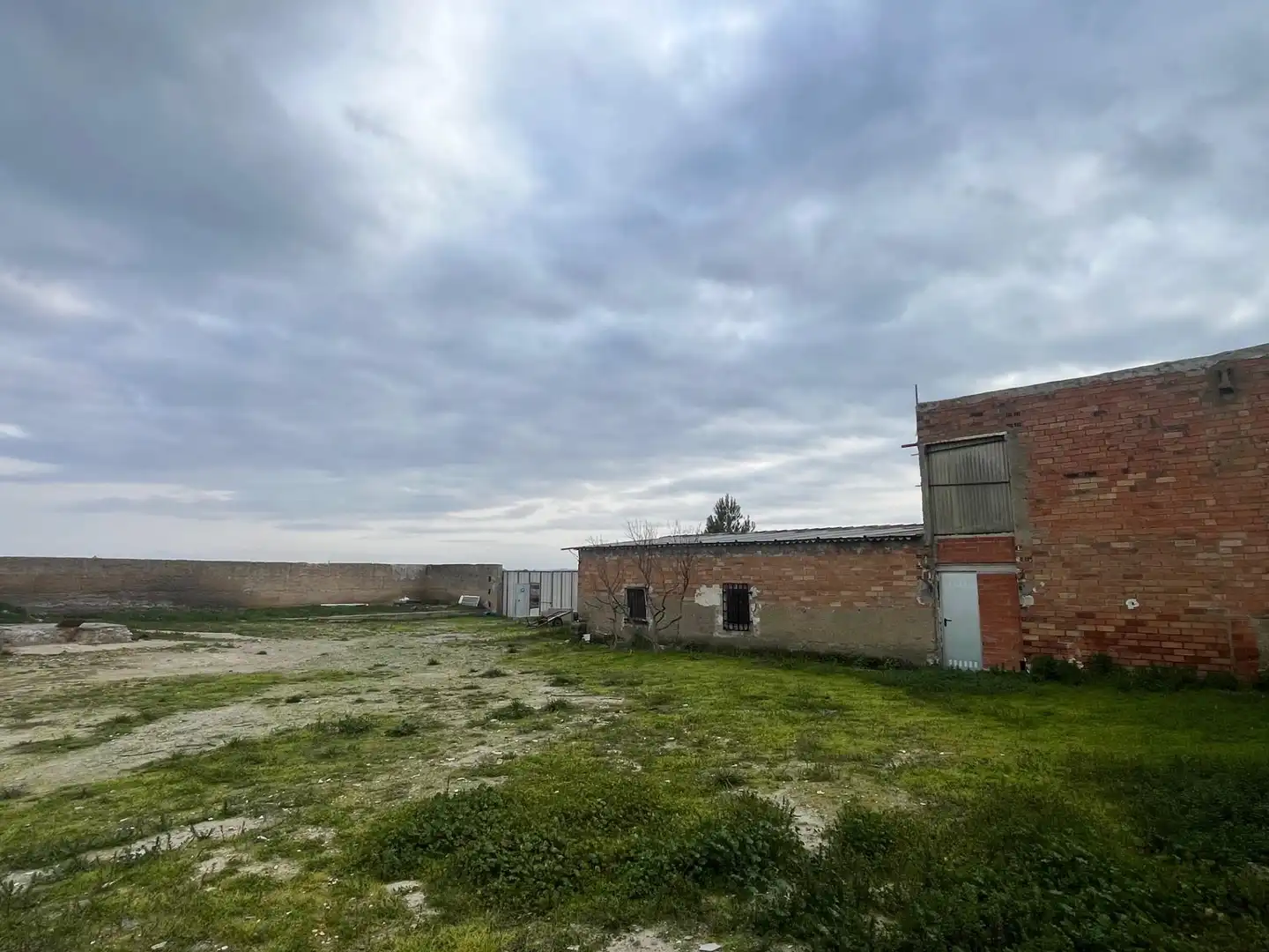 Terreno industrial en venta en Bellvís