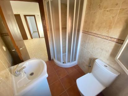 Bathroom of Country house for sale in Valdeverdeja