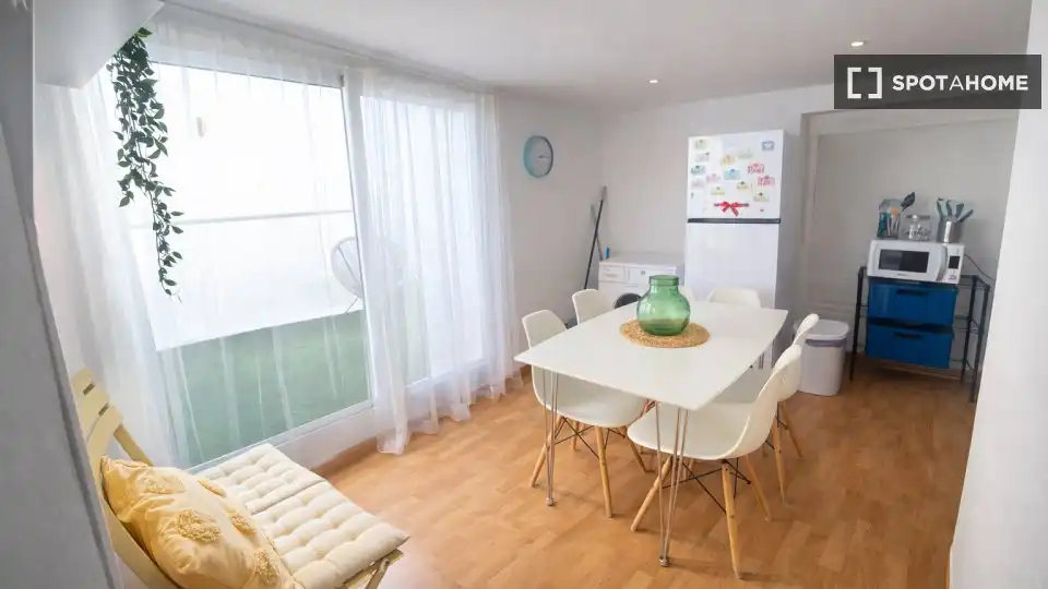 Room in Casco Antiguo - Sta. Cruz - Ayuntamiento