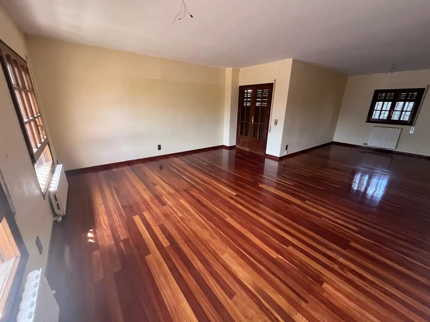 Sala d'estar de Casa o xalet en venda en Zaragoza amb Aire condicionat, Calefacció i Jardí privat