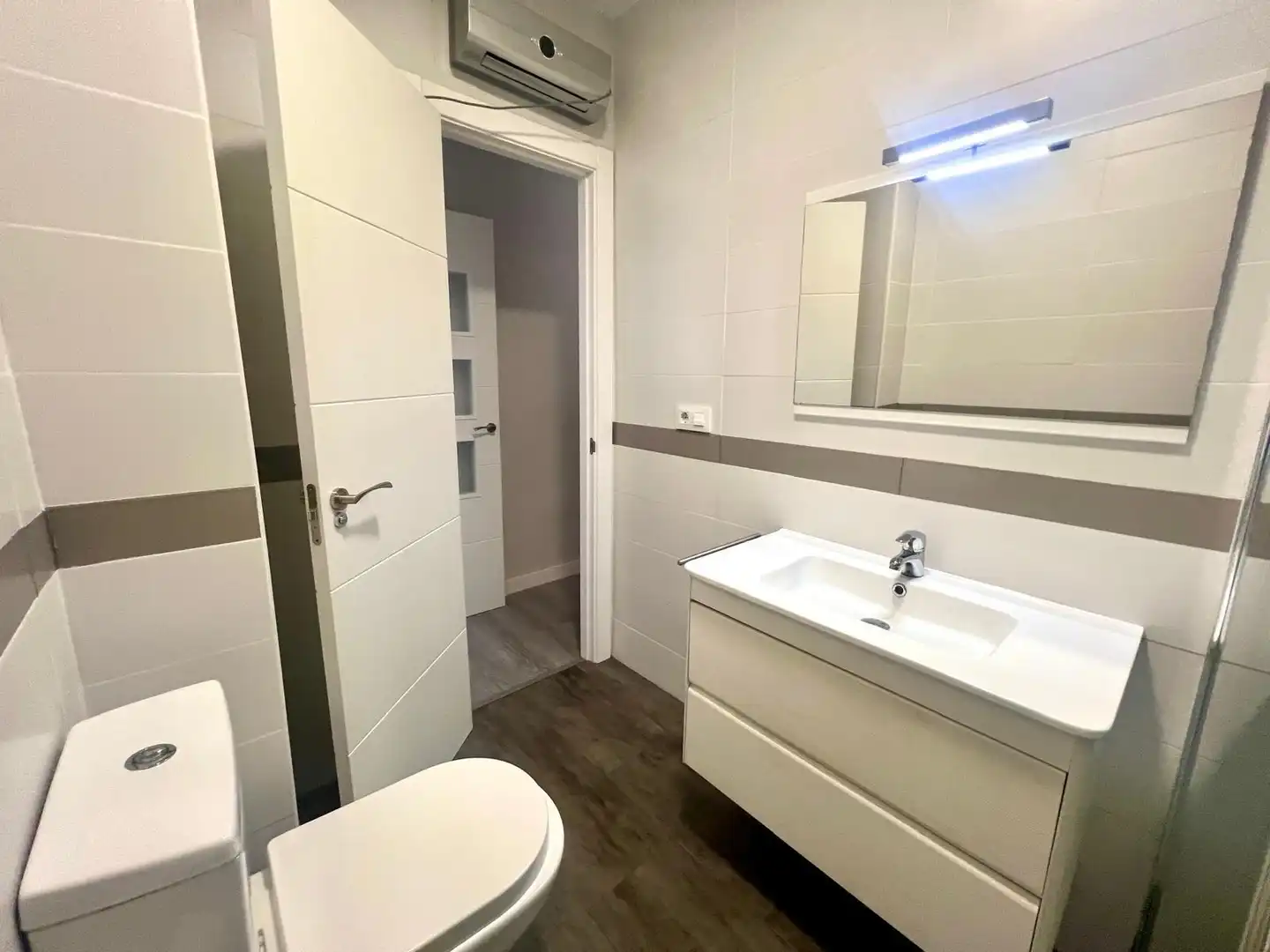 Bathroom of Flat for rent in Plasencia  with Air Conditioner and Furnished