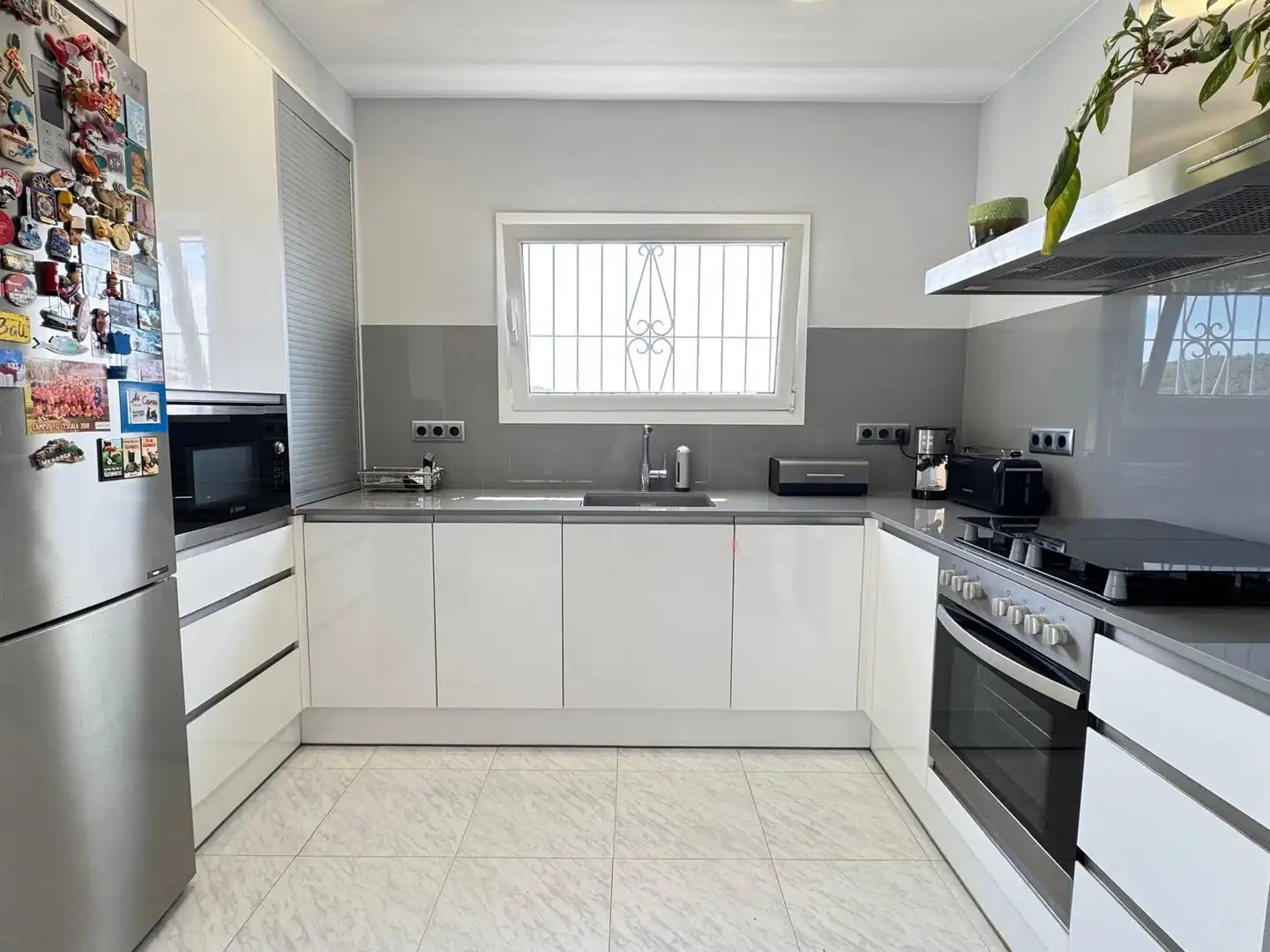 Cocina de Casa o chalet en venta en L'Escala con Aire acondicionado, Calefacción y Jardín privado