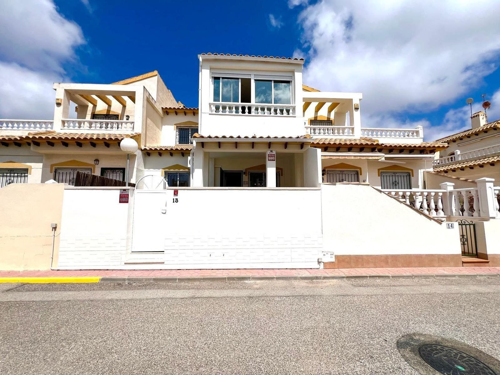 Vista exterior de Finca rústica en venda en Orihuela amb Calefacció, Jardí privat i Terrassa