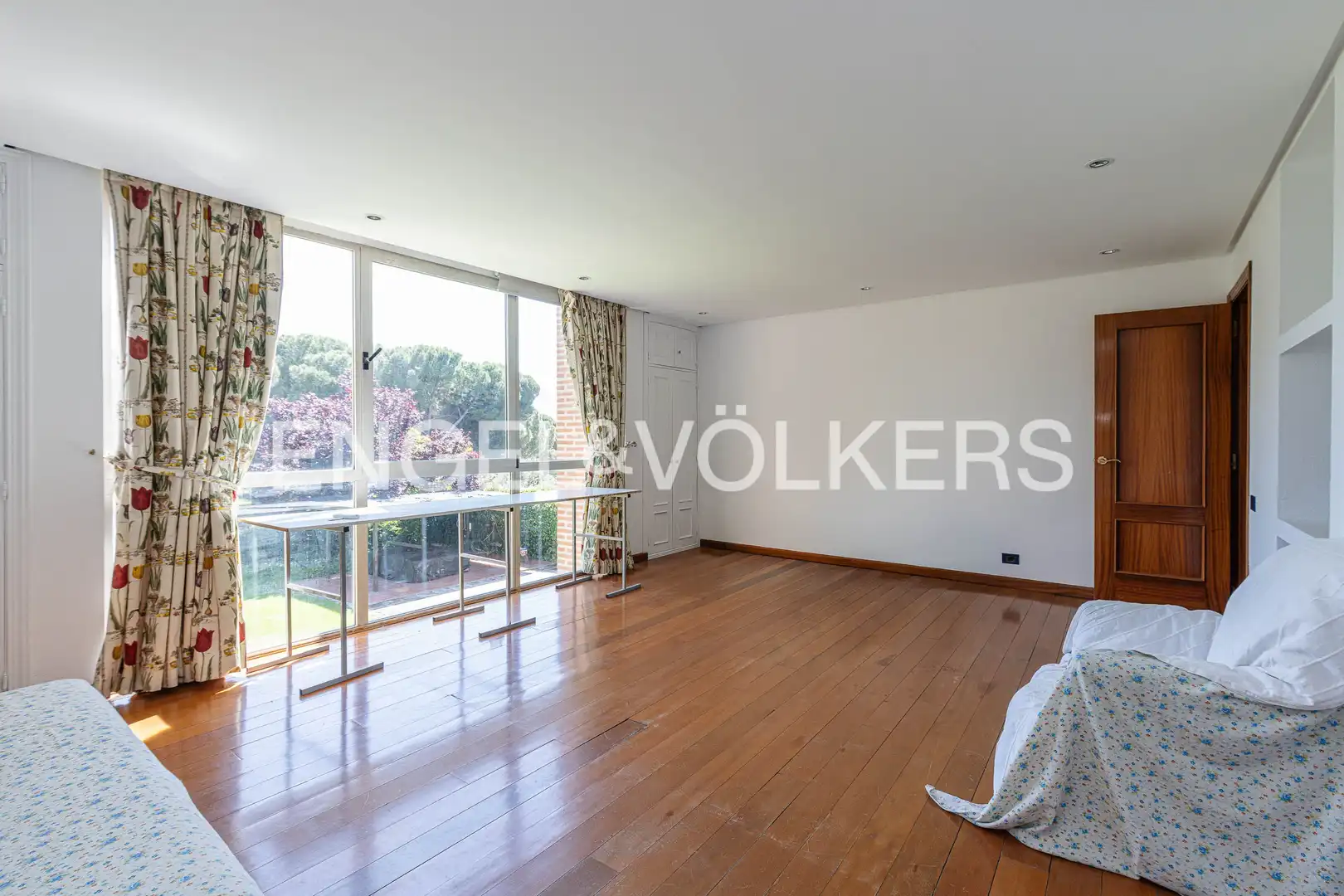 Sala de estar de Casa o chalet en venta en Majadahonda con Aire acondicionado, Calefacción y Jardín privado