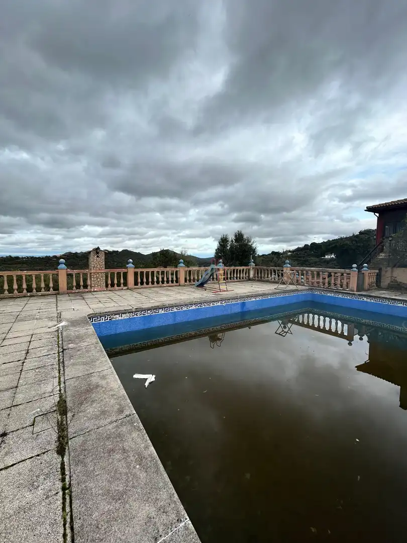 Piscina de Casa o xalet en venda en Cáceres amb Jardí privat i Piscina