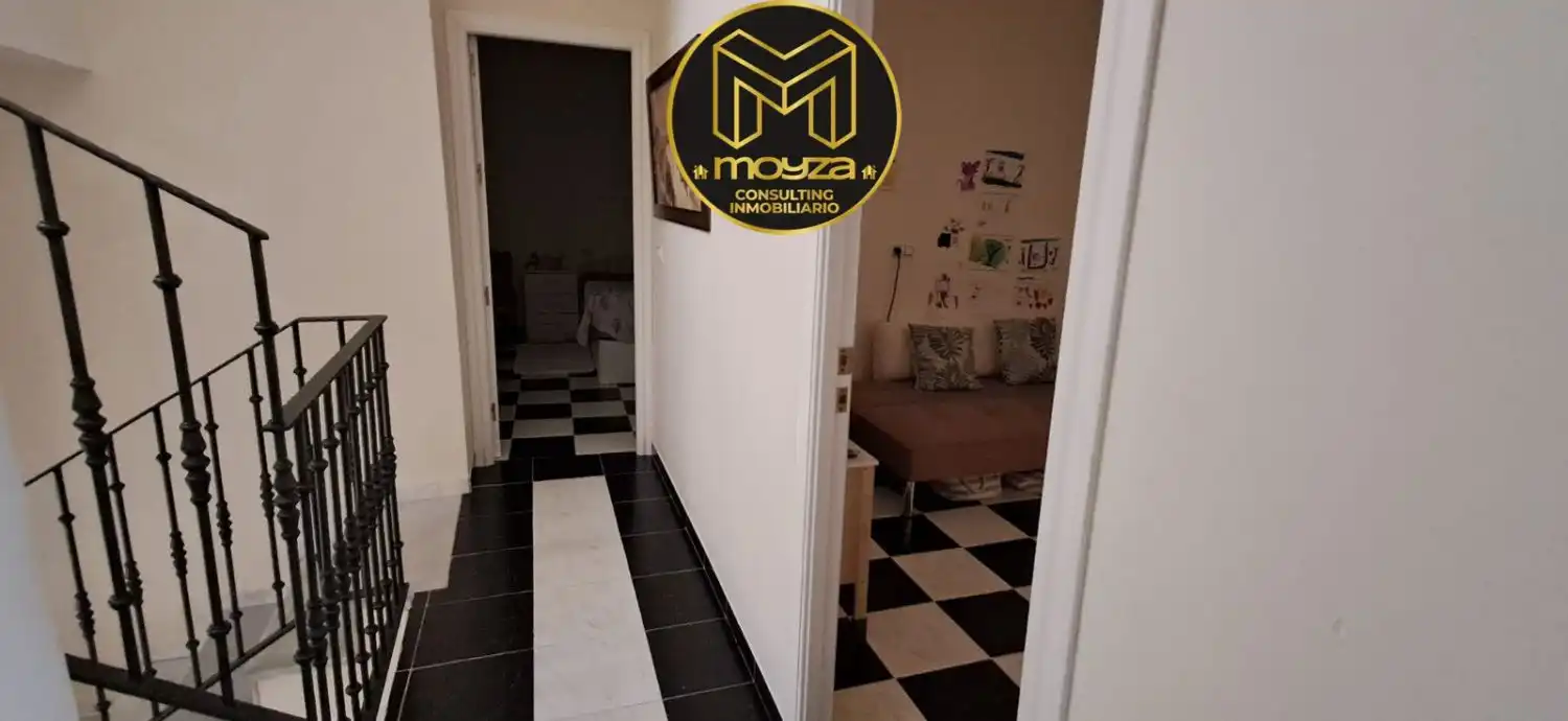 Haus oder Chalet zur Miete in Jaén mit Klimaanlage, Heizung und Terrasse