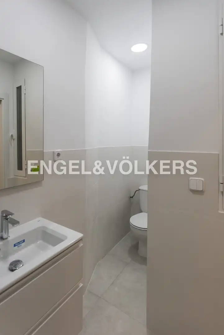 Baño de Apartamento de alquiler en Madrid con Aire acondicionado y Calefacción
