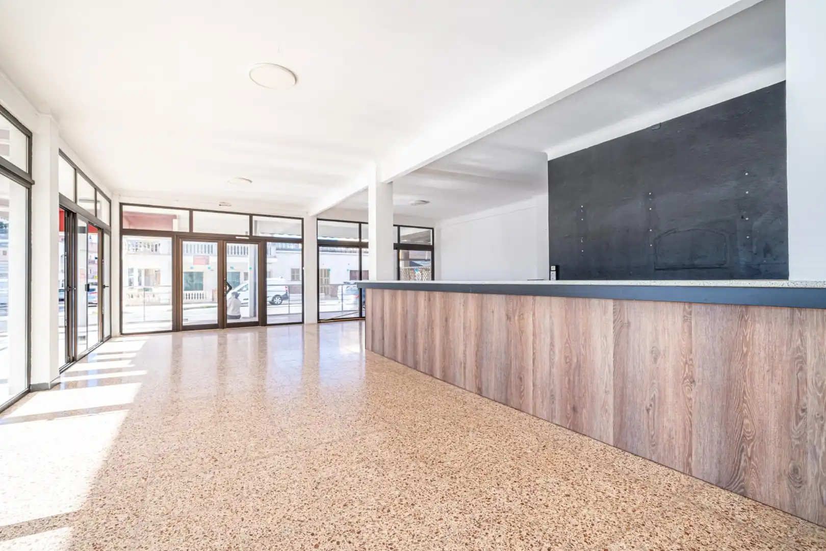 Commercial properties for sale in Llucmajor  with Air Conditioner, Heating and Terrace