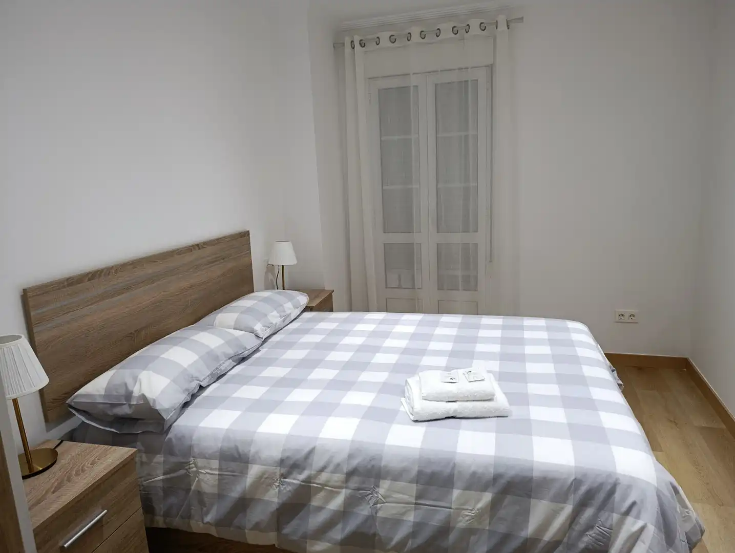 Schlafzimmer von Wohnung zur Miete in Avilés mit Heizung, Parkett und Möbliert