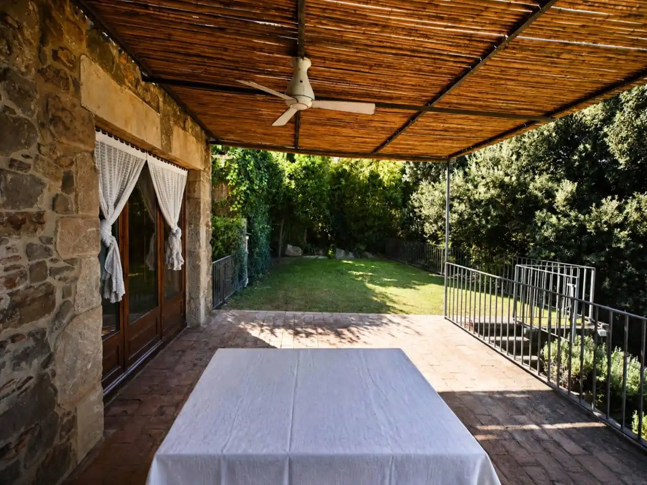 Country house with garden for sale in Calle Castell d´Empordà, imagen 4