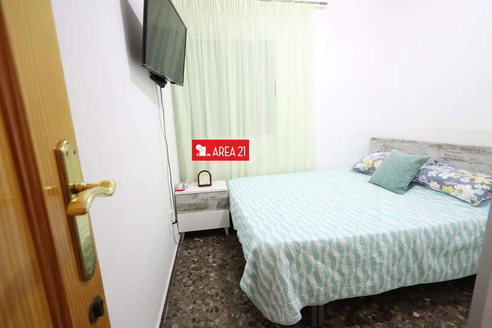 Habitación de Piso en venta en La Pobla de Vallbona con Trastero y Balcón