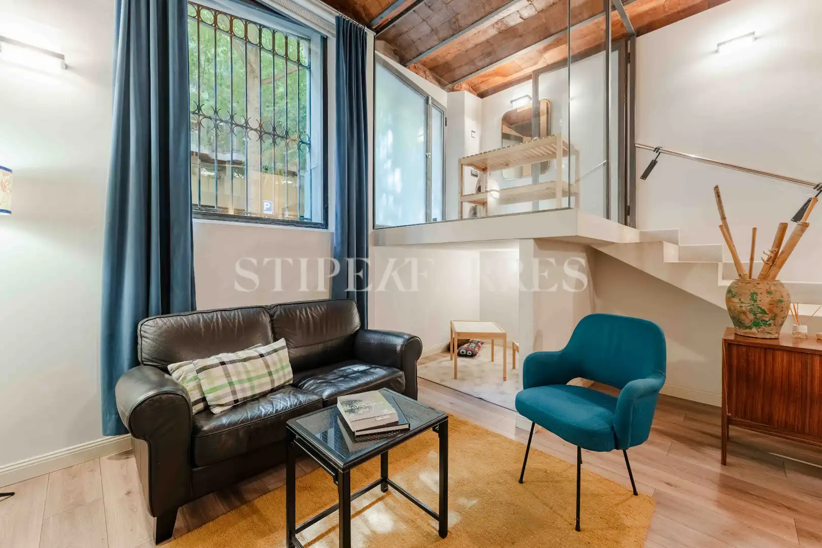 Vista exterior de Piso de alquiler en Barcelona con Calefacción, Terraza y Amueblado
