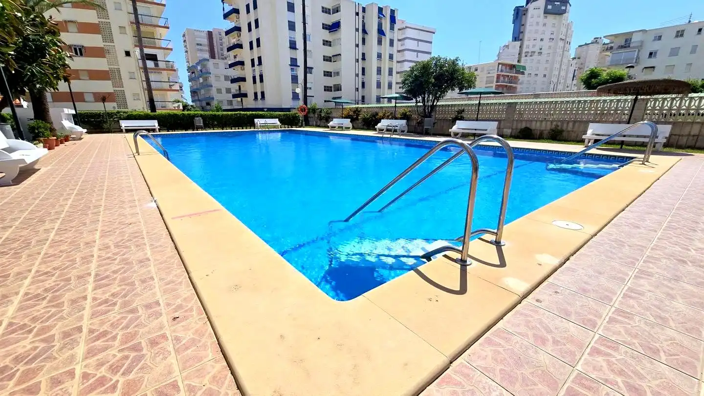 Schwimmbecken von Wohnungen zum Verkauf in Gandia mit Klimaanlage, Terrasse und Möbliert