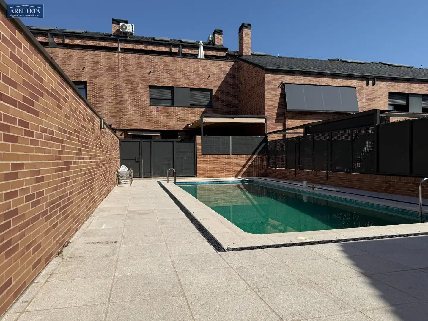 Casa adosada en venta en Urb. Belvalle