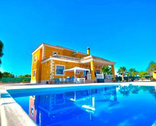 Vista exterior de Casa o xalet de lloguer en Elche / Elx amb Jardí privat, Terrassa i Piscina