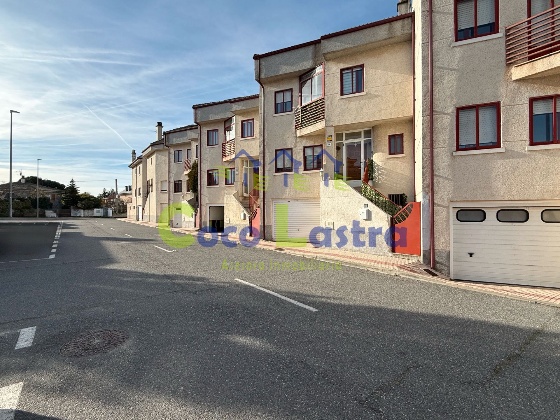 Vista exterior de Casa adosada en venta en Villares de la Reina con Calefacción, Parquet y Horno