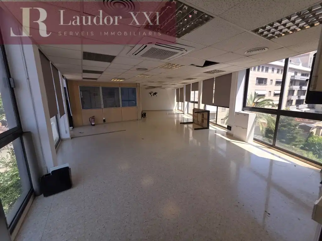 Bureau avec ascenseur à vendre à Centre - Sant Oleguer