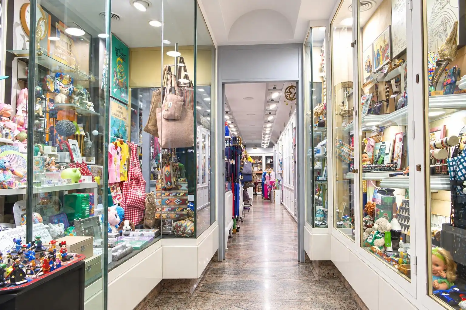 Gewerbefläche zum Verkauf in Calle Calle Isabel II 12, imagen 2