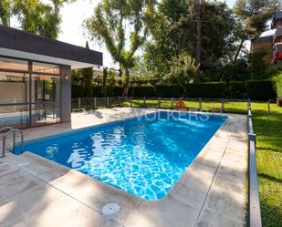 Piscina de Apartament en venda en  Madrid Capital amb Aire condicionat, Calefacció i Jardí privat