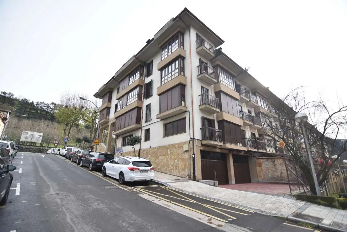 Vista exterior de Garaje en venta en Bergara