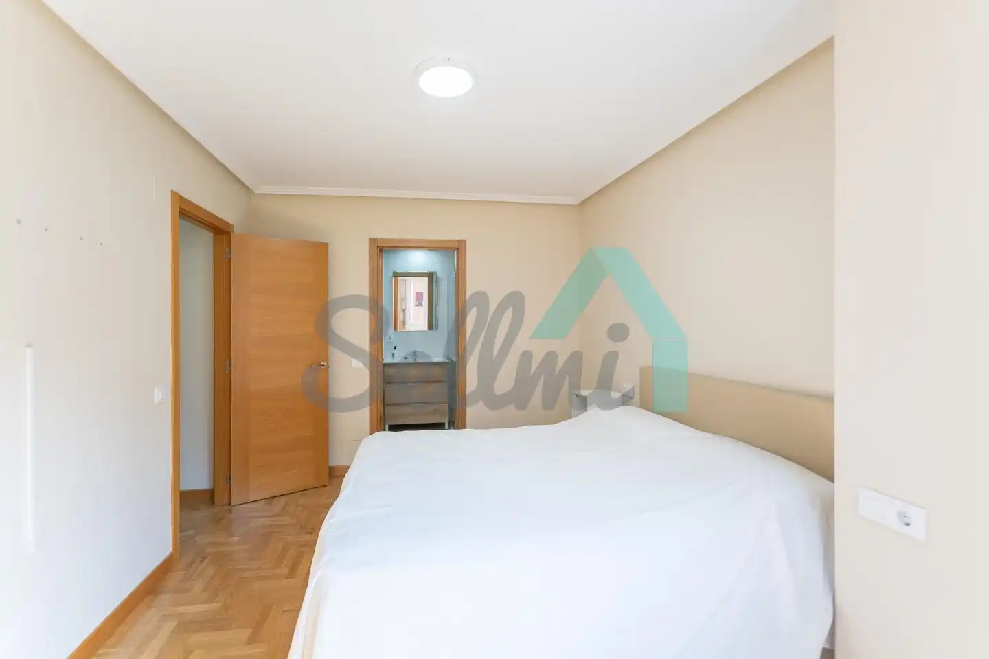 Bedroom of Flat for rent in Oviedo   with Heating, Parquet flooring and Storage room