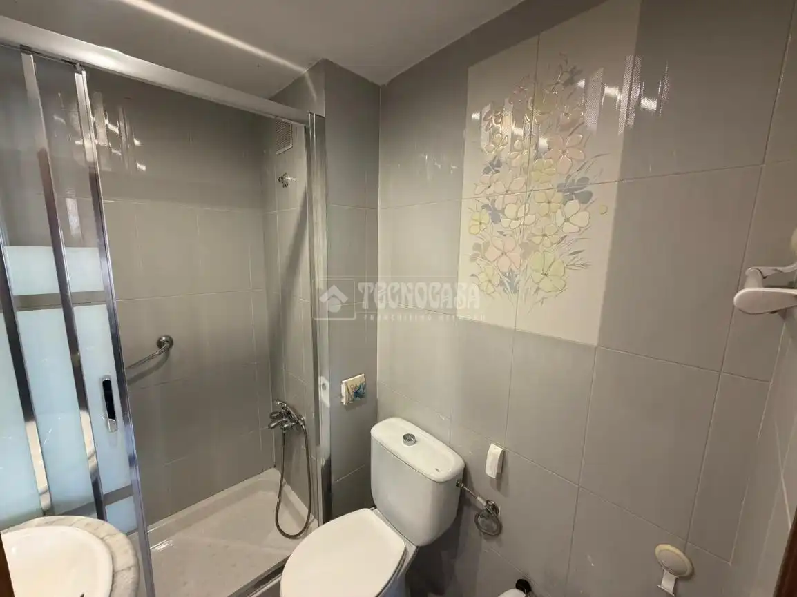 Bathroom of Flat for sale in Alcalá de Henares  with Air Conditioner and Heating