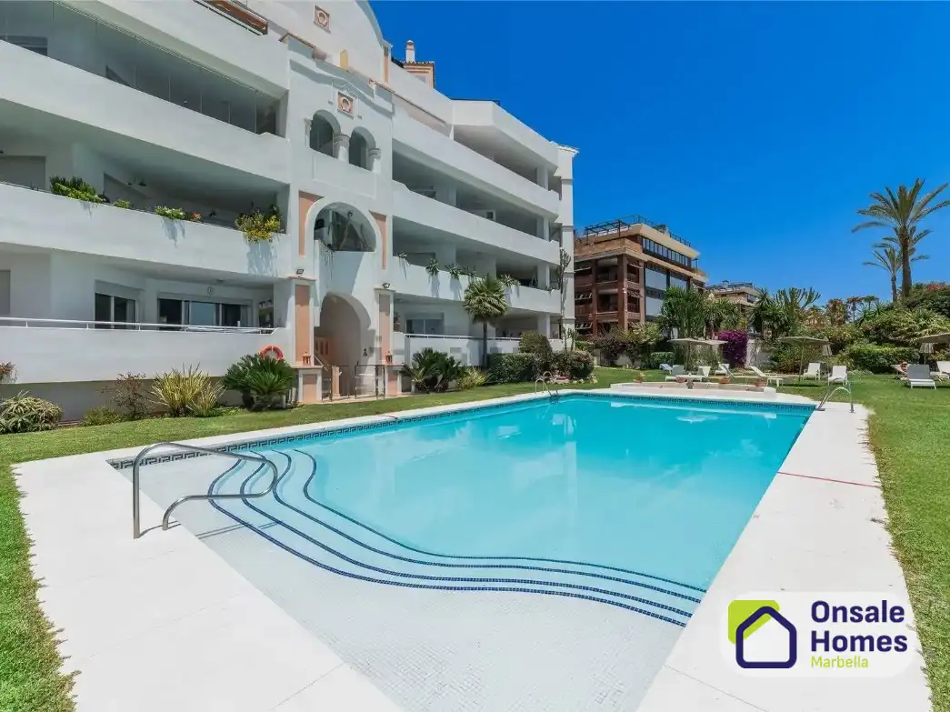 Swimming pool of Flat for sale in Marbella  with Air Conditioner, Terrace and Storage room