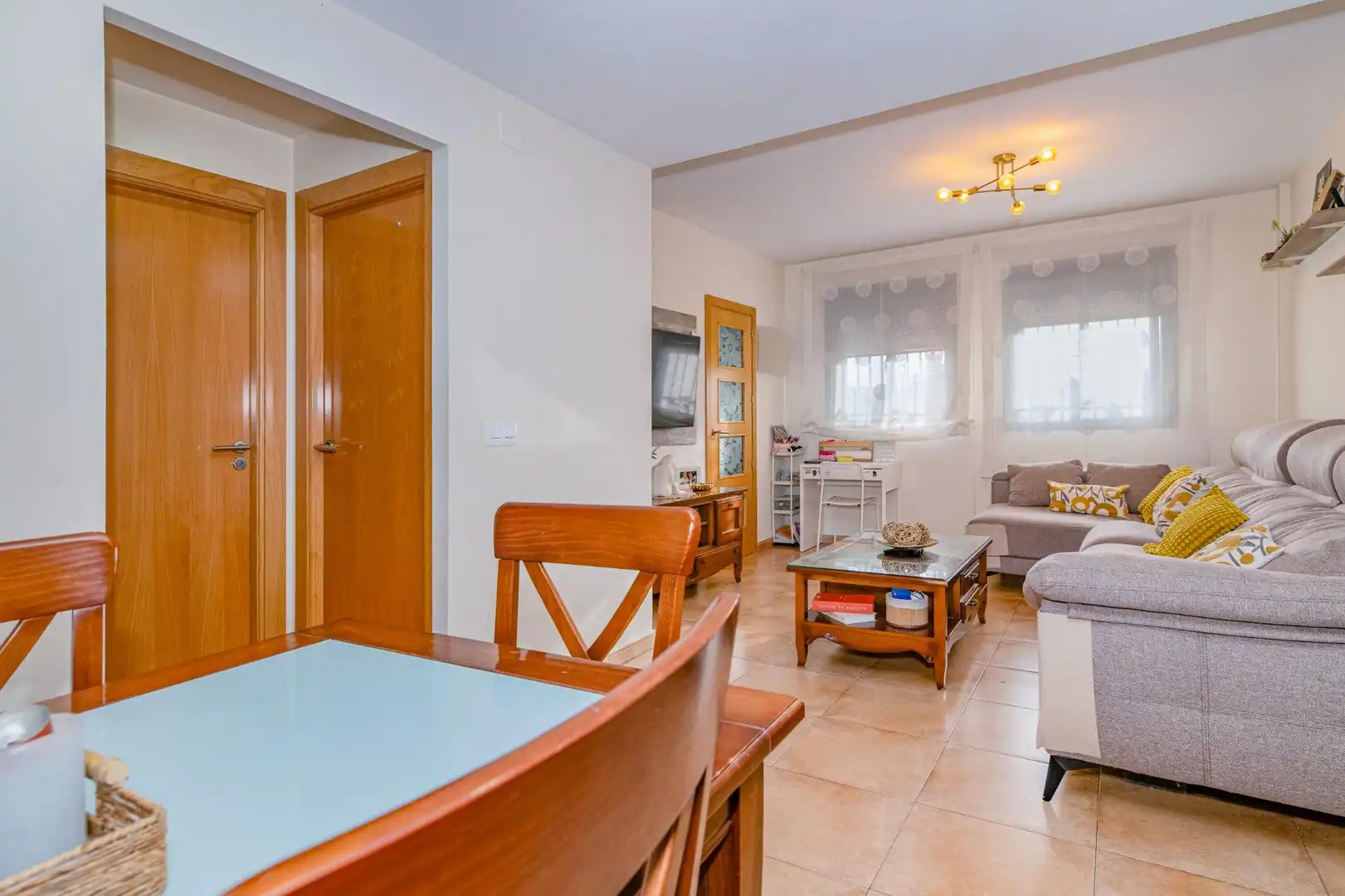 Sala d'estar de Casa adosada en venda en Alhendín amb Terrassa, Traster i Balcó