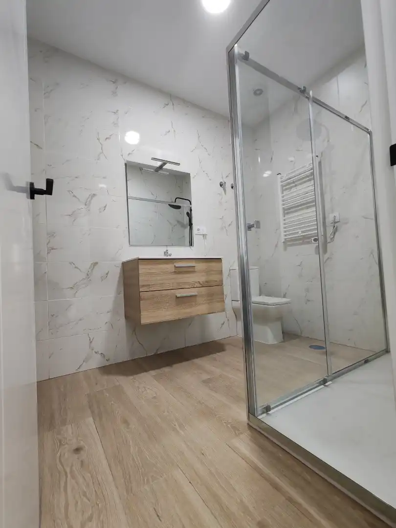 Baño de Piso en venta en Fuenlabrada con Aire acondicionado, Calefacción y Alarma
