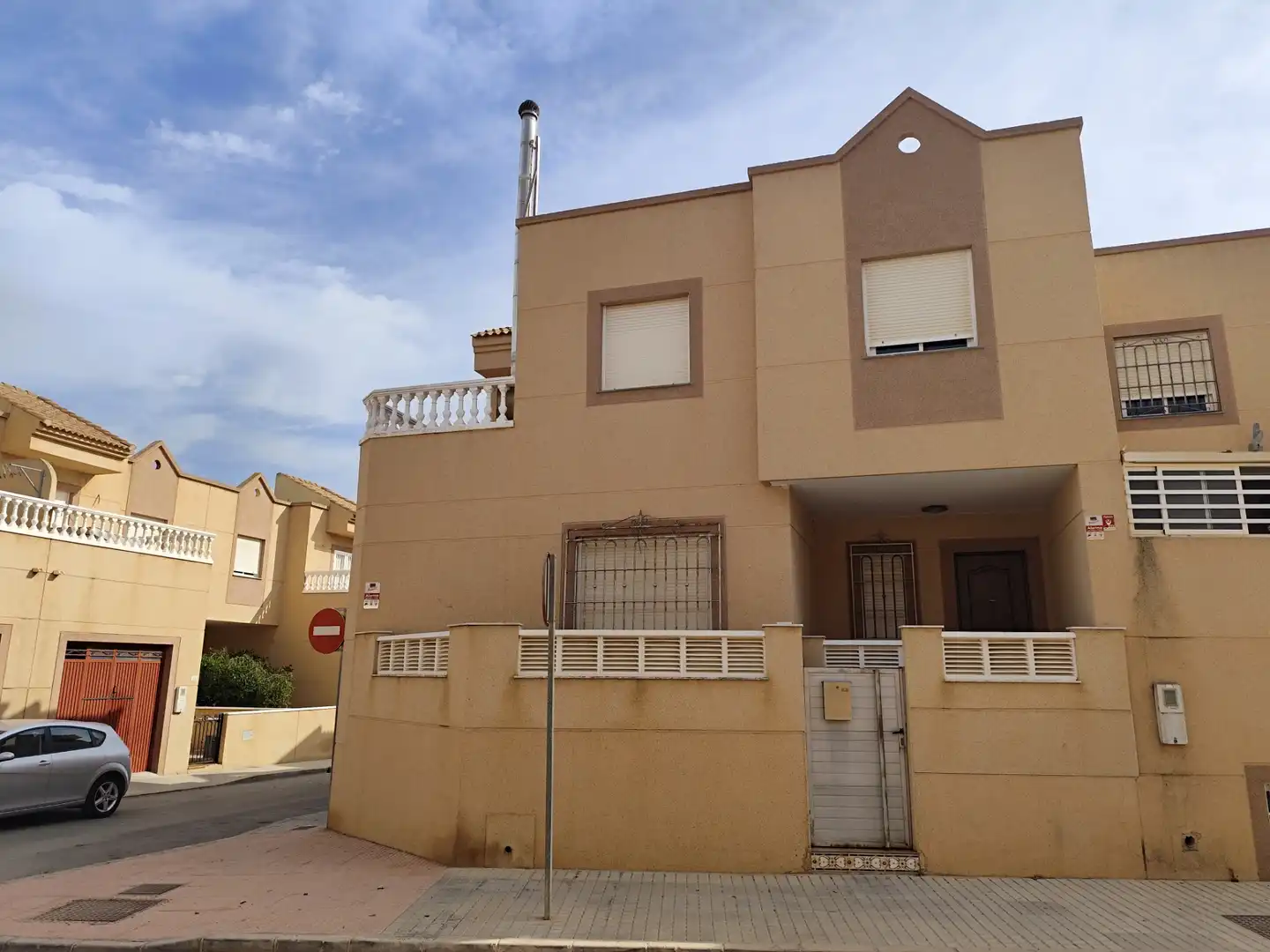 Vista exterior de Casa o xalet en venda en El Ejido amb Jardí privat i Balcó