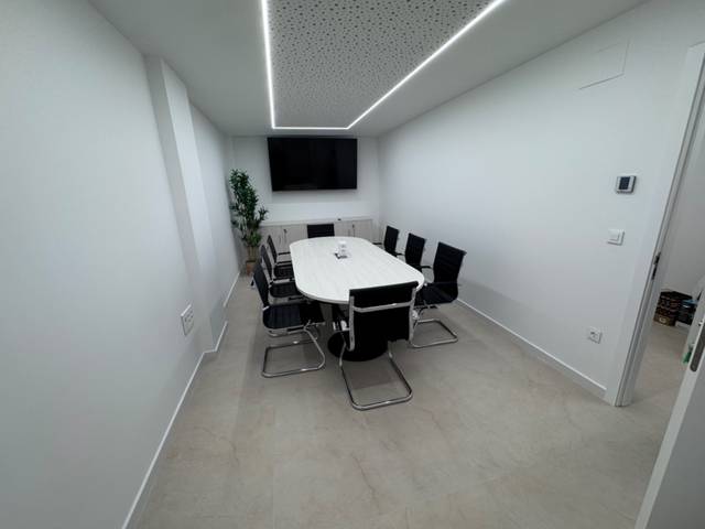 Local comercial en Alquiler en Avenida Constitución en El Mercado - Plaza de Toros