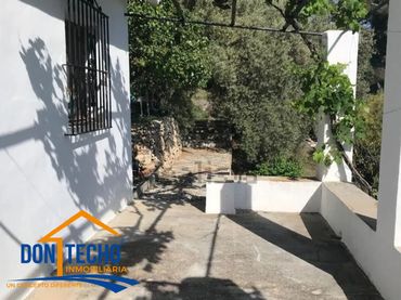 Casa rústica con balcón en venta en MA-5105