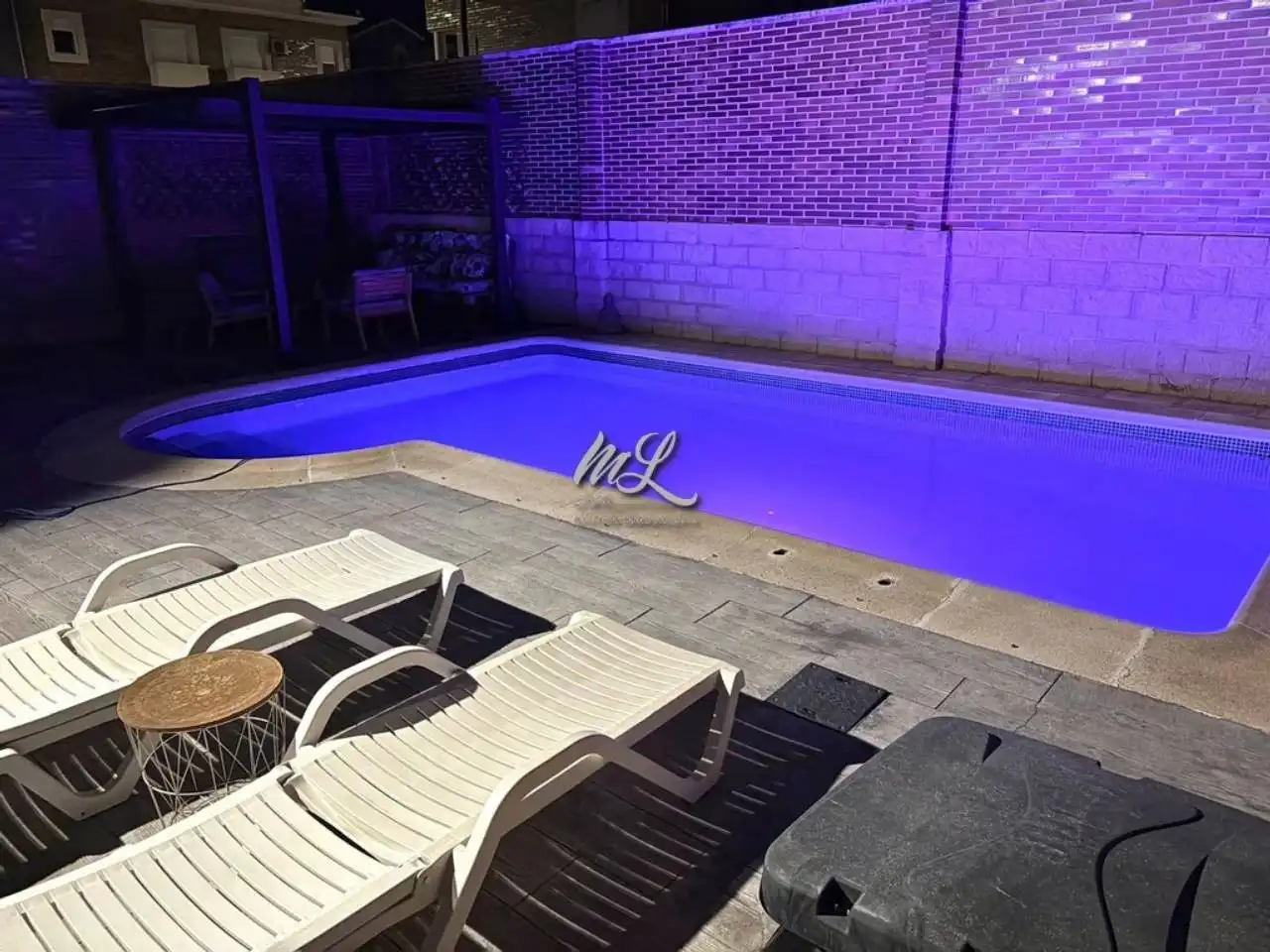 Piscina de Casa adosada en venda en Burguillos de Toledo amb Aire condicionat, Calefacció i Jardí privat