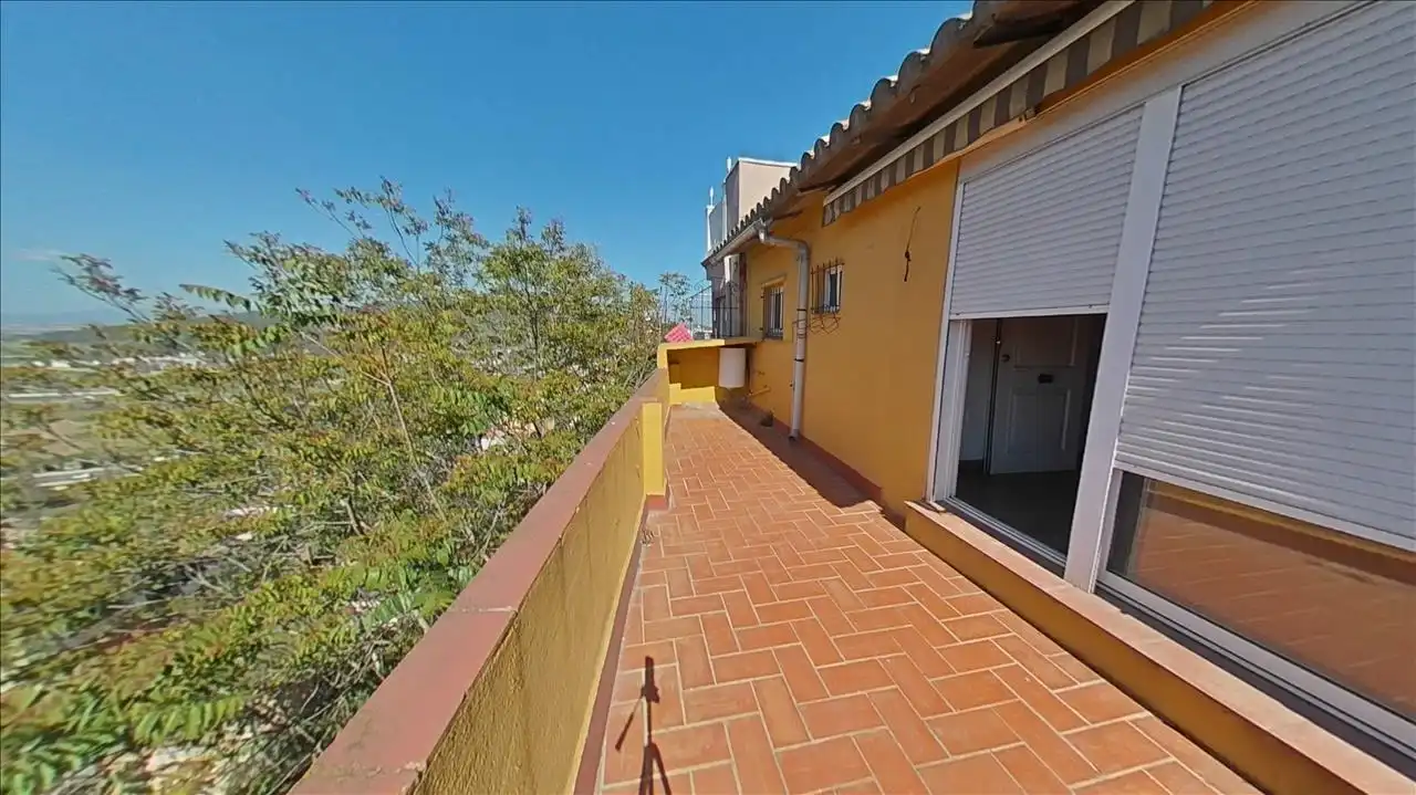 Vista exterior de Casa o xalet en venda en Barcelona amb Calefacció, Parquet i Terrassa