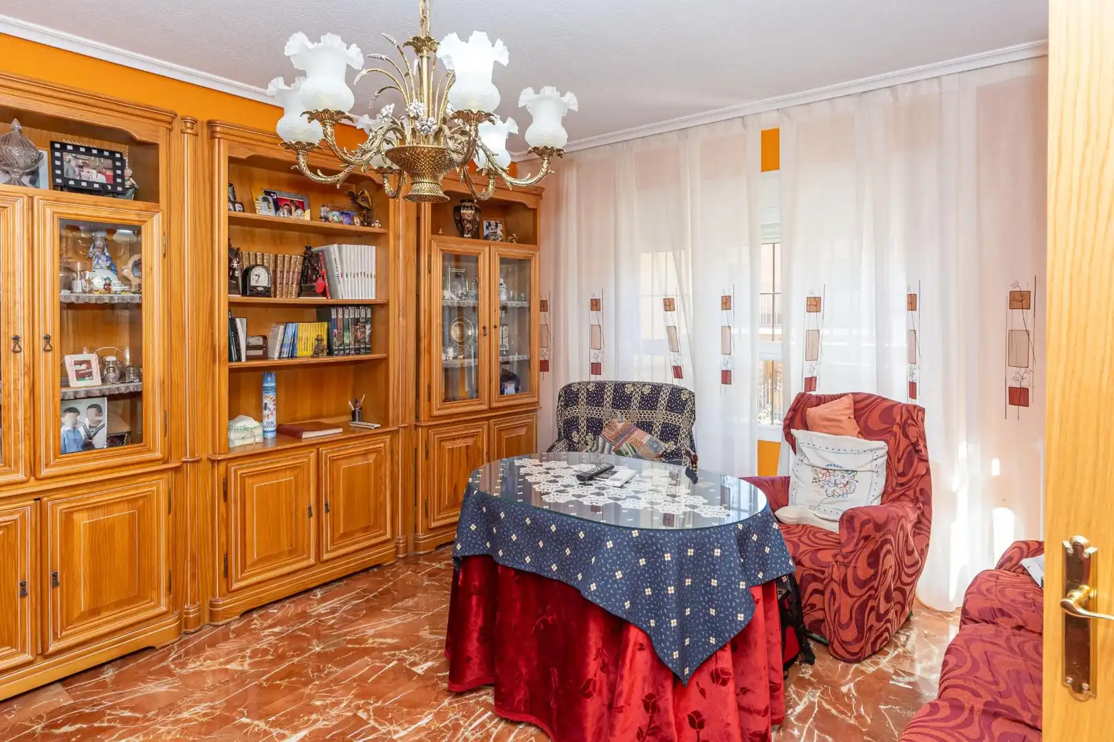 Sala d'estar de Casa adosada en venda en Guadix