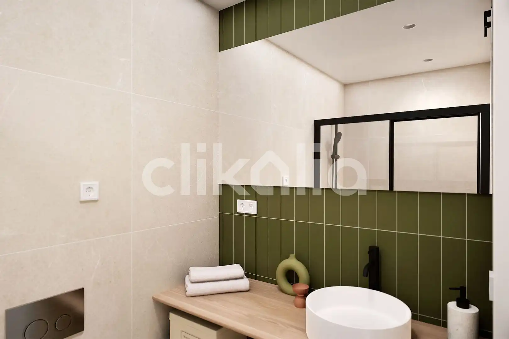 Bathroom of Flat for sale in Sevilla  with Air Conditioner and Terrace
