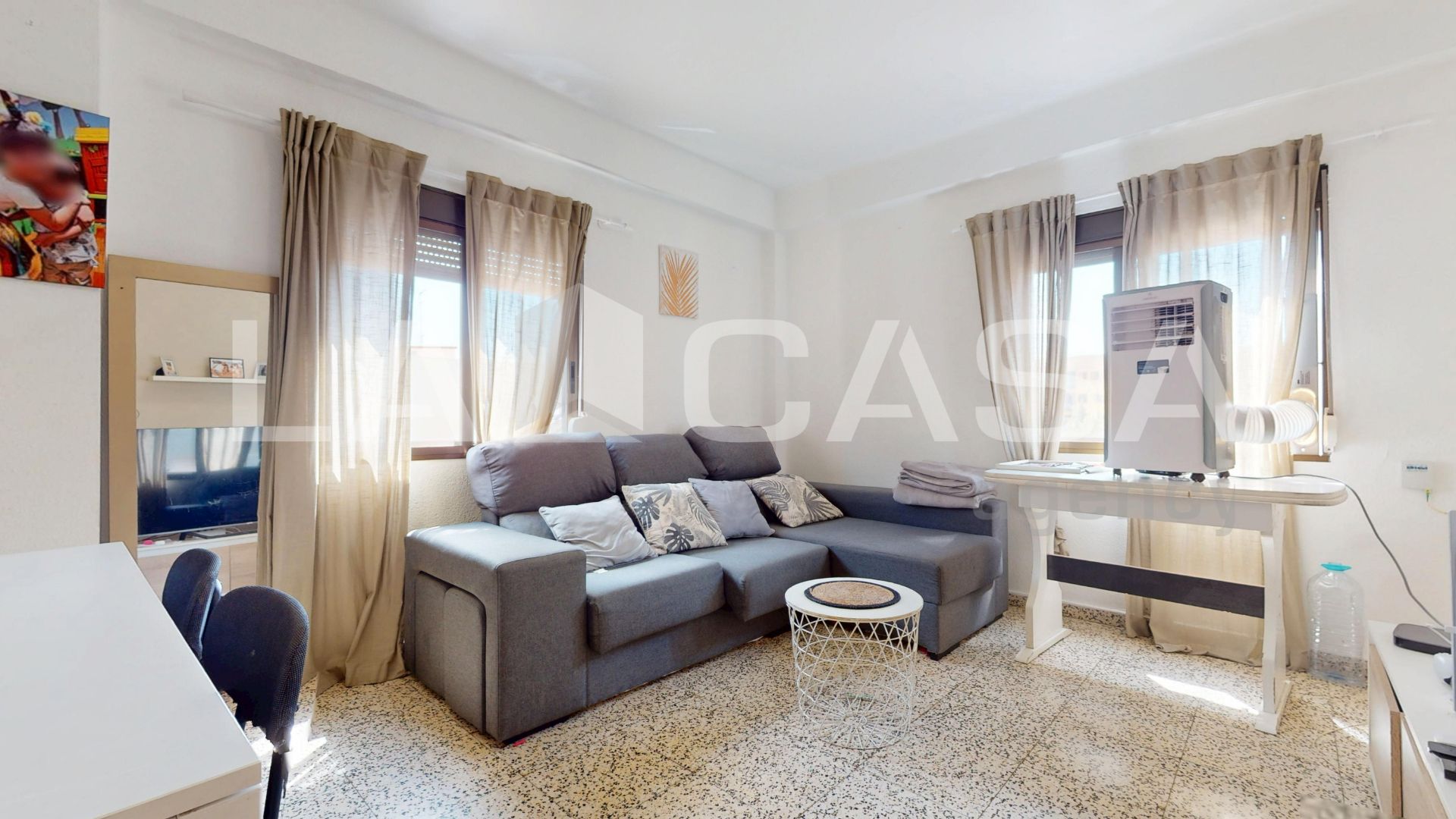 Habitación de Piso en venta en  Valencia Capital con Lavadora, TV y Balcón
